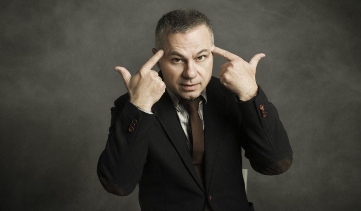 Διαγωνισμος από το Move It Magazine: Stand-up comedy: Χριστόφορος Ζαραλίκος