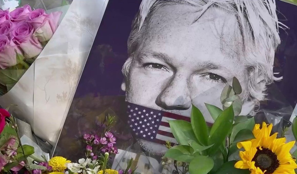 The trust fall: Julian Assange - κριτική ταινίας