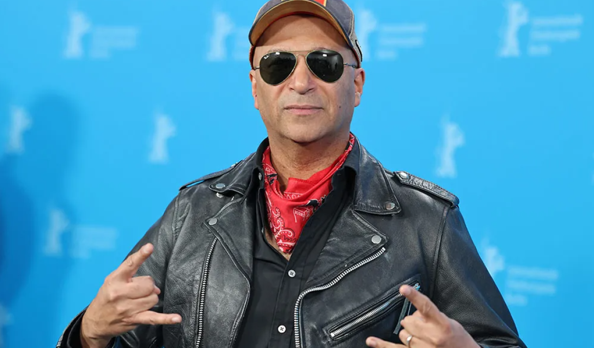 Berlinale 26 - Τομ Μορέλο: "Να πολεμάς τον φασισμό και να κάνεις ντοκιμαντέρ για το αγαπημένο σου συγκρότημα!"