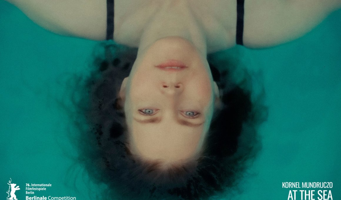 Berlinale 26: Ο διχασμός του "Αt the sea" και η μαγευτική Έιμι Άνταμς Berlinale 26: Ο διχασμός του "Αt the sea" και η μαγευτική Έιμι Άνταμς