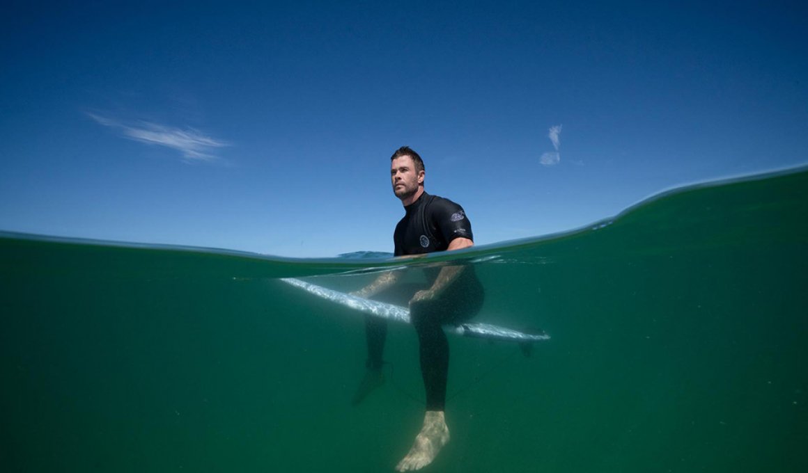 O Kρις Χέμσγουορθ και οι καρχαρίες στο National Geographic