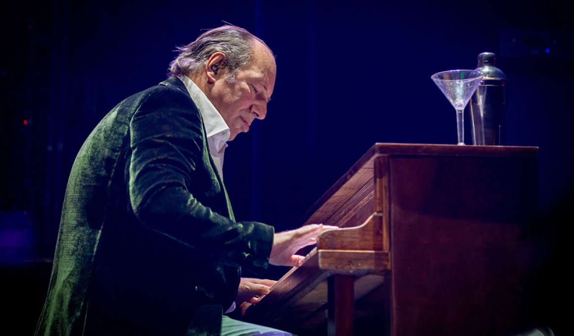Hans Zimmer Honors Ukraine Pianist