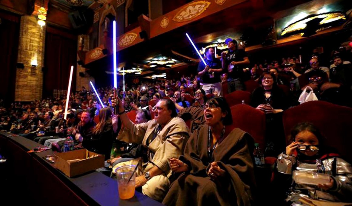 To "Star Wars: The Force Awakens" διαλύει όλα τα ρεκόρ! To "Star Wars: The Force Awakens" διαλύει όλα τα ρεκόρ!