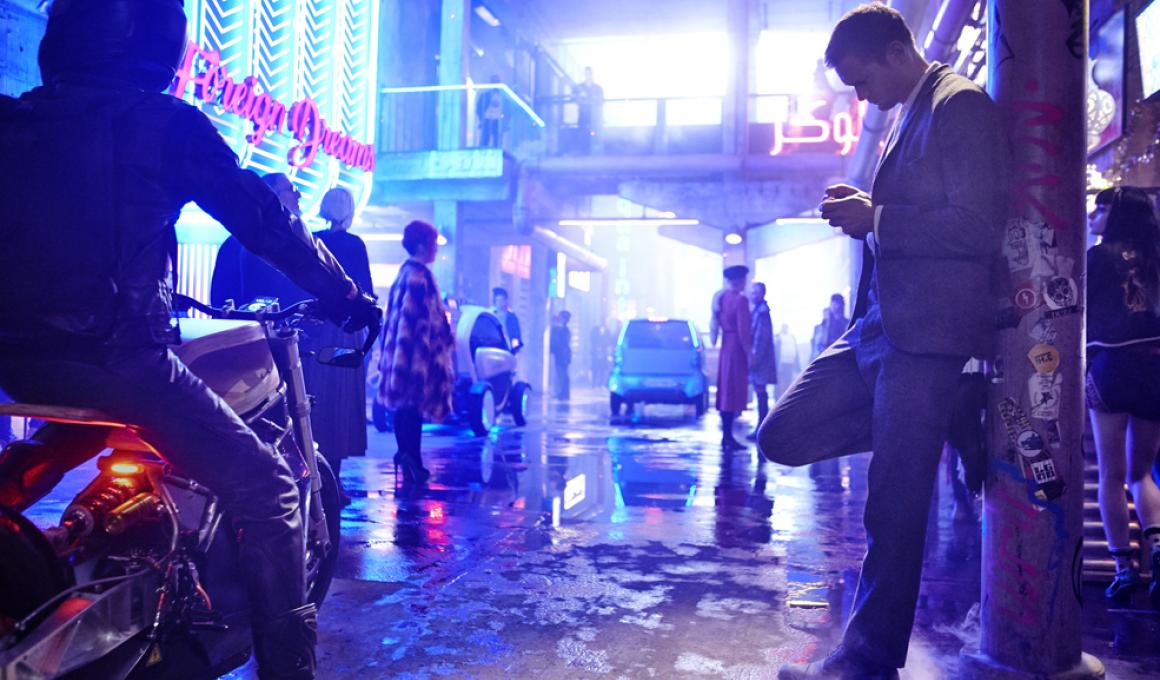 To νέο sci-fi του Ντάνκαν Τζόουνς μοιάζει με το "Blade Runner"