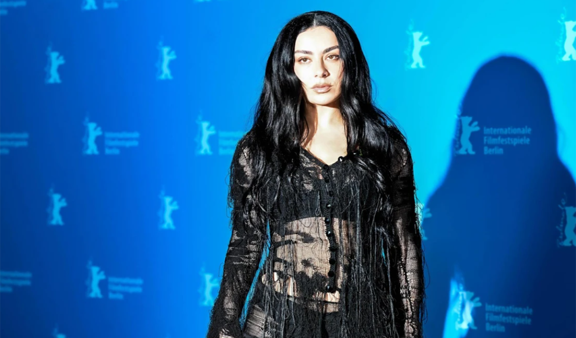 Berlinale 26 - Charli XCX: "Όταν η τέχνη σου φτάνει σε ένα πιο ευρύ κοινό, τότε μεταμορφώνεται" Berlinale 26 - Charli XCX: "Όταν η τέχνη σου φτάνει σε ένα πιο ευρύ κοινό, τότε μεταμορφώνεται"