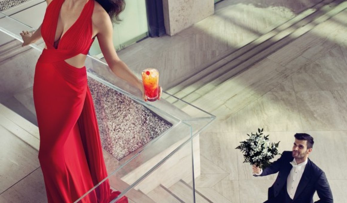 Καυτή στα κόκκινα η Εύα Γκριν για το Campari Καυτή στα κόκκινα η Εύα Γκριν για το Campari