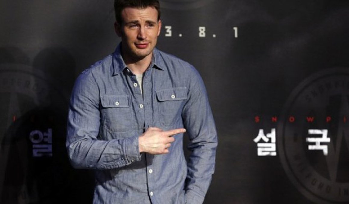 O Captain America σκηνοθετεί O Captain America σκηνοθετεί