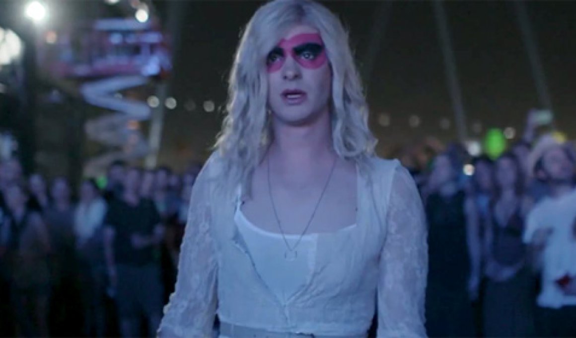 Respect: O Άντριου Γκάρφιλντ drag queen σε video clip των Αrcade Fire Respect: O Άντριου Γκάρφιλντ drag queen σε video clip των Αrcade Fire