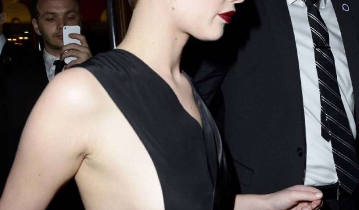 Η Τζένιφερ Λόρενς και το sideboob... Η Τζένιφερ Λόρενς και το sideboob...