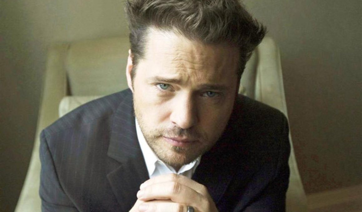  Ο σκηνοθέτης  Jason Priestley (συμβαίνει τώρα)