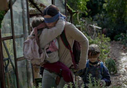 "Bird Box": Η Σάντρα Μπούλοκ και το τέλος του κόσμου