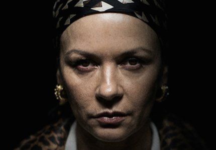 Η Κάθριν Ζέτα Τζόουνς είναι η Cocaine Godmother