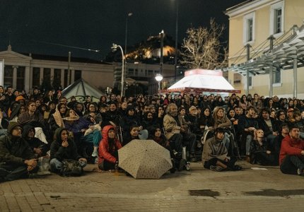 "Έχουμε 10.000 υπογραφές. Μας λείπει όμως μία".