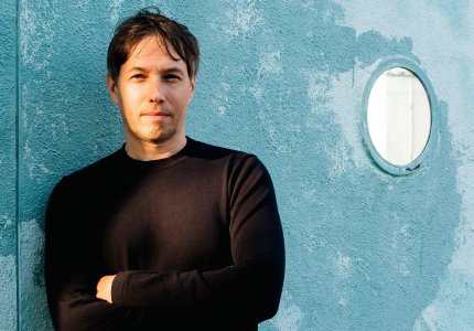 Ο Σον Μπέικερ τραβάει γραμμή: 100 ημέρες αποκλειστικής προβολής ή τίποτα