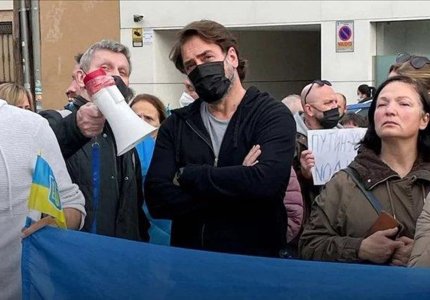 O Xαβιέ Μπαρδέμ διαδηλώνει κατά της εισβολής στην Ουκρανία