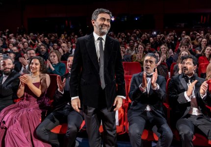 Berlinale 26 - Εμίν Αλπέρ: "Όλοι οι προφήτες είναι ψεύτικοι"