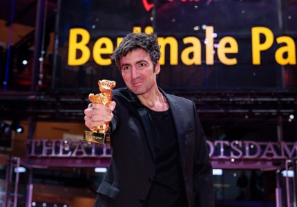 Berlinale 26 - Ιλκέρ Κατάκ: "Oι καλλιτέχνες είμαστε σαν τις μετοχές στο χρηματιστήριο"