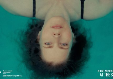 Berlinale 26: Ο διχασμός του "Αt the sea" και η μαγευτική Έιμι Άνταμς