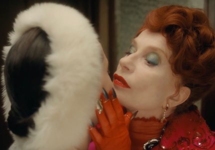Berlinale 26: Στο "Blood Countess" η Ιζαμπέλ Ιπέρ φλεξάρει camp ως βρικόλακας