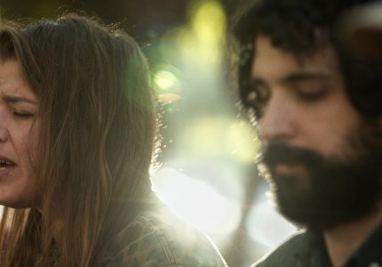 To "Dourgouti Town" φέρνει τα στενά του Νέου Κόσμου στις αίθουσες