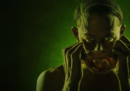 "Monster - Ed Gein story": Τσάρλι Χάναμ όπως δεν τον ήξερες