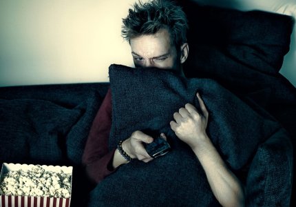 «Ζητείται υποψήφιος να παρακολουθήσει 13 θρίλερ, αμοιβή 1300 δολλάρια»