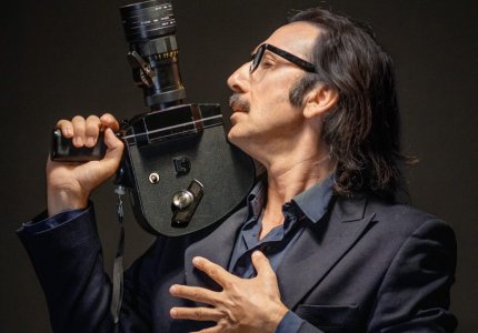 Ο Ρένος Χαραλαμπίδης επιστρέφει με «Κλασικό Αριστούργημα»