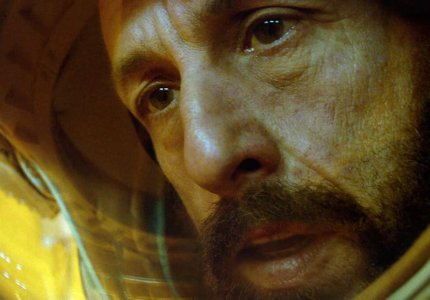 Berlinale 2024: Στο Spaceman, ο Άνταμ Σάντλερ αιωρείται στο διαστημικό φιλοσοφείν