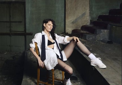 <a href="/nea/i-kristen-stioyart-agorazei-highland-theatre-kai-anavionei-indie-sinema/73075">Η Κρίστεν Στιούαρτ αγοράζει το Highland Theatre και αναβιώνει το indie σινεμά</a>