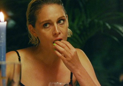65o ΦΚΘ: Το "Swimming home" βουλιάζει από το βάρος των φιλοδοξιών