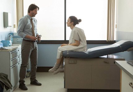 ‘To the Bone’: Πως η Marti Noxon έκανε ταινία τη μάχη της για την ανορεξία