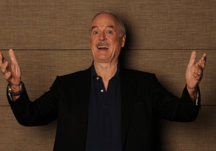 O μύθος John Cleese των Monty Pythons στο Ηρώδειο