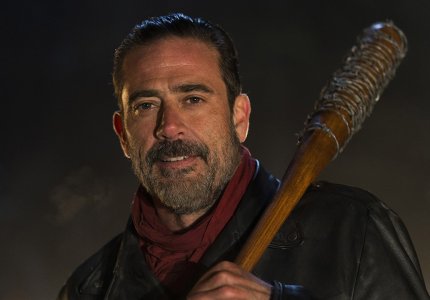 The walking dead s06: 11 θεωρίες για το θύμα του Negan