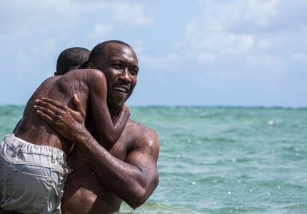 Ο σκηνοθέτης του Moonlight "μεταφράζει" την πιο μαγευτική σκηνή της ταινίας