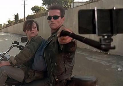 Φωτογραφικό θέμα: Selfie sticks αντί για όπλα...