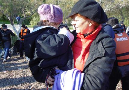 Και η Σούζαν Σάραντον στη Λέσβο για τους πρόσφυγες