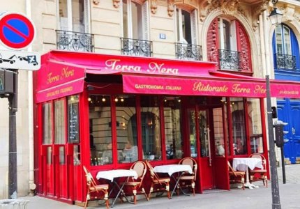 Πως το "Emily in Paris" απογείωσε ένα παριζιάνικο εστιατόριο
