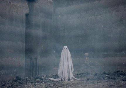"A ghost story": Ο Κέισι Άφλεκ ξαναζεί σαν... φάντασμα