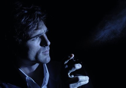 <a href="/en/multimedia-video-clip/o-tzeikomp-elornti-provarei-smokin-toy-james-bond/73781">Ο Τζέικομπ Ελόρντι προβάρει το σμόκιν του James Bond</a>