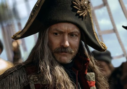 O Tζουντ Λο είναι ένας ανατριχιαστικός Captain Hook