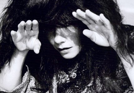 Bjork σε σκηνοθεσία Γκοντρί με λίγο από Attenberg!