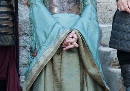 Οι ηρωίδες του "Game Of Thrones" με φορέματα διάσημων σχεδιαστών