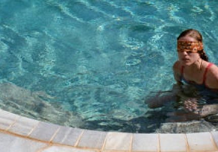Δύο Καπνισμένες Cannes: Kυνόδοντας