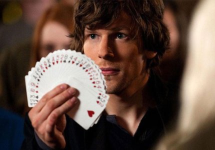 "Now you see me": Ο Μόργκαν Φρίμαν που "έγειρε" και το πρώτο clip.