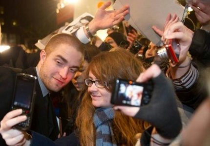 First we take Berlin: O «άσημος» Pattinson, o Corbijn, οι «παράνομες» και τα ντολμαδάκια του Kreutzberg