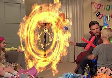 Ο Μπένεντικτ Κάμπερμπατς παίζει Dr. Strange σε παιδικό πάρτι