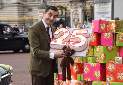 O Rowan Atkinson γιορτάζει τα 25 χρόνια του Mr. Bean στο Παλάτι του Μπάκινγκχαμ 