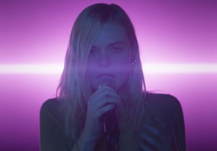 "Teen spirit": Η Elle Fanning pop σταχτοπούτα