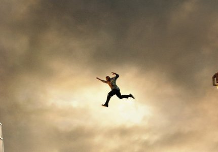 "Skyscraper": Πετάει ο Nτουέιν Τζόνσον; Πετάει!